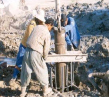 لوله گذاری و بتن‌ریزی