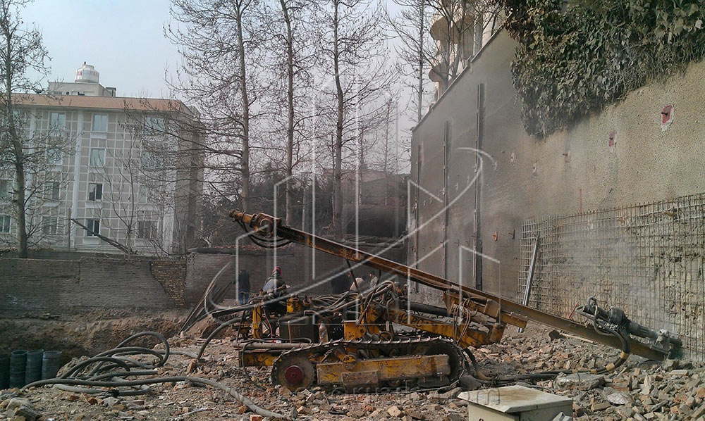 عملیات گودبرداری و تثبیت و پایدارسازی دیواره­های گود به روش اجرای نیلینگ